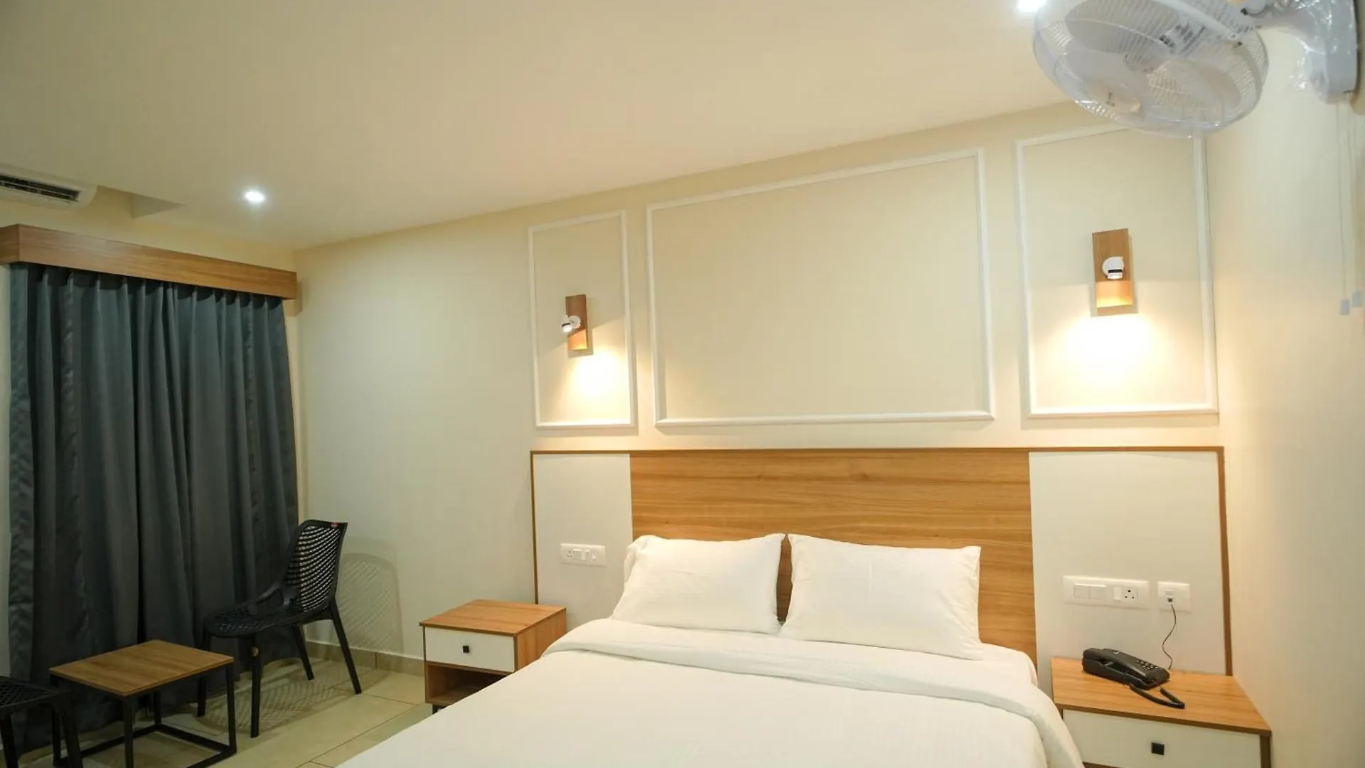 Ar Suites Kotamangalam 3*,
