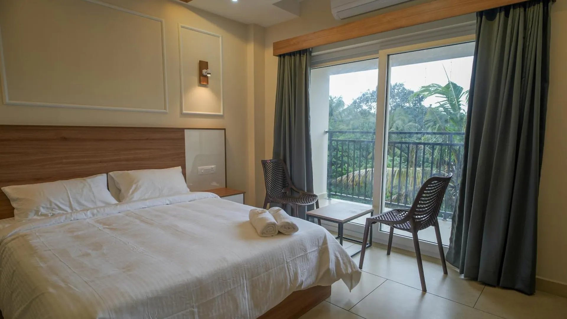 Ar Suites Kotamangalam Hotel